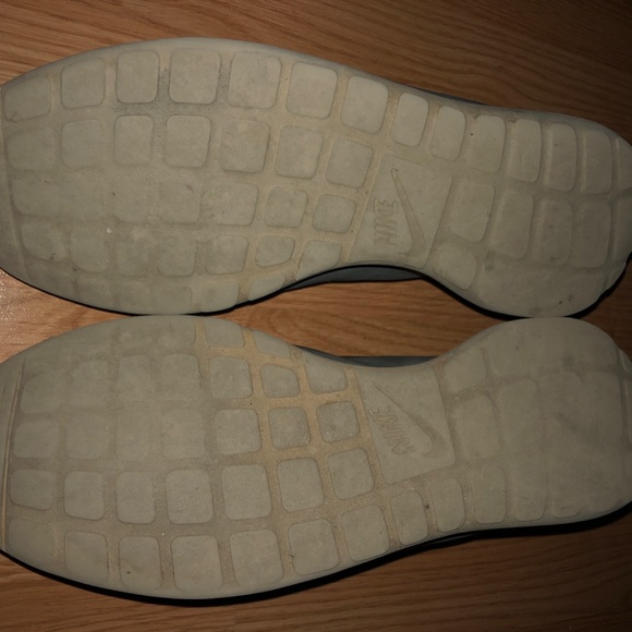 Used Nike Roshe size 11 - Picture 5 of 6